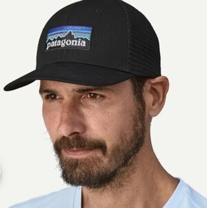 Patagonia P-6 Logo Trucker Hat Black Adjustable Snapback Mesh Cap Gorpcore